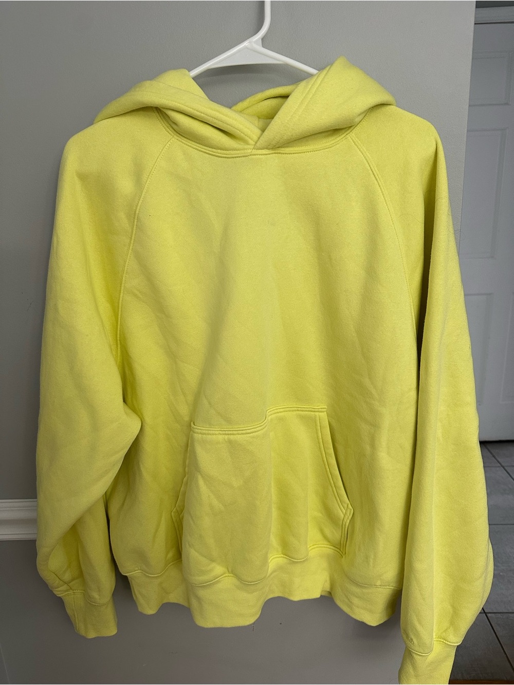 DSG yellow hoodie
SIZE M #oversized #streetwear
Washed but never worn